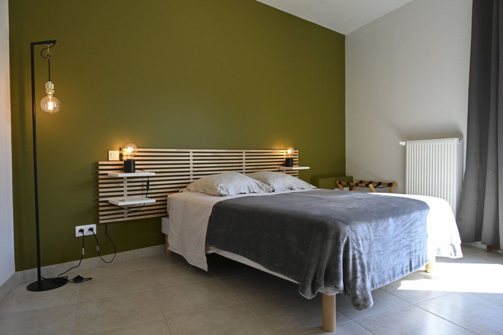 double bed room seasonal rental Loiret